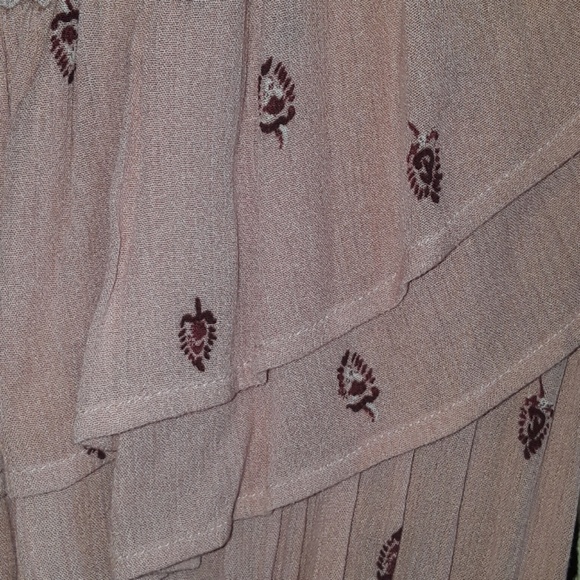 Blush flowy Mini Dress 👗 - Picture 3 of 6